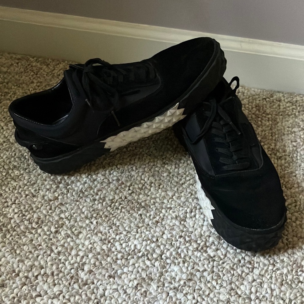 Women’s KENDALL + KYLIE Reign Platform Sneaker Size 9